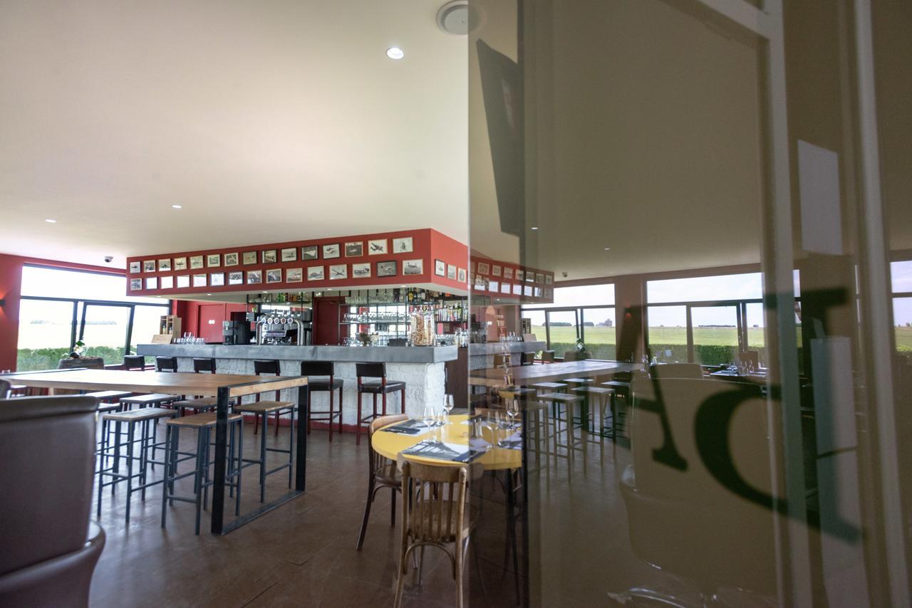 Logis Hotel & Restaurant De L'Aerodrome De La Baie De Somme Buigny-Saint-Maclou Екстер'єр фото